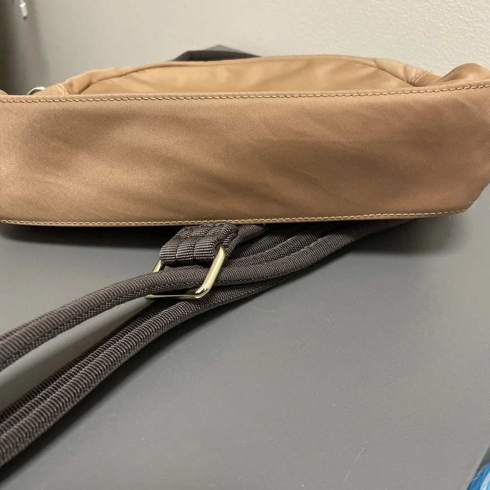 Lo & Sons Nouvelle Crossbody Bag Dark Tan/Gold Hardware Adjustable Strap Nylon